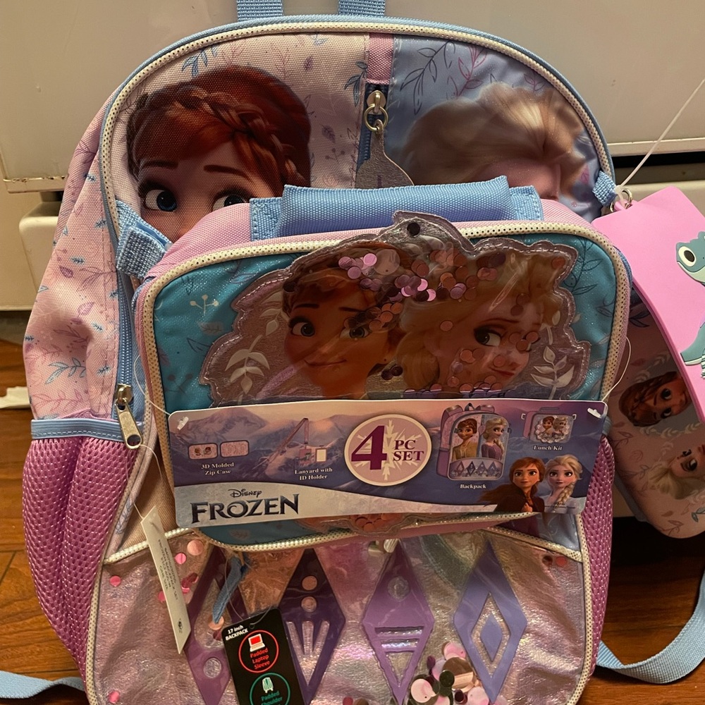 Disney Frozen 4 Piece 17" Backpack Set w Lunch Bag 3D Molded Zip Case Lanyard.
